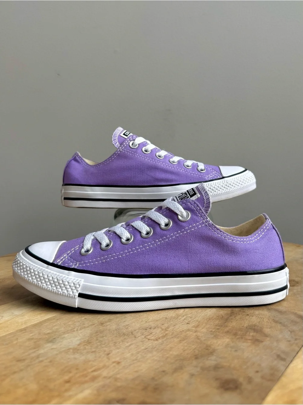 Converse All Star Chuck Taylor Low Top Electric Purple Lavender Shoes Size 7